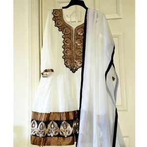 White Indian dress salwar kameez clothes anarkli